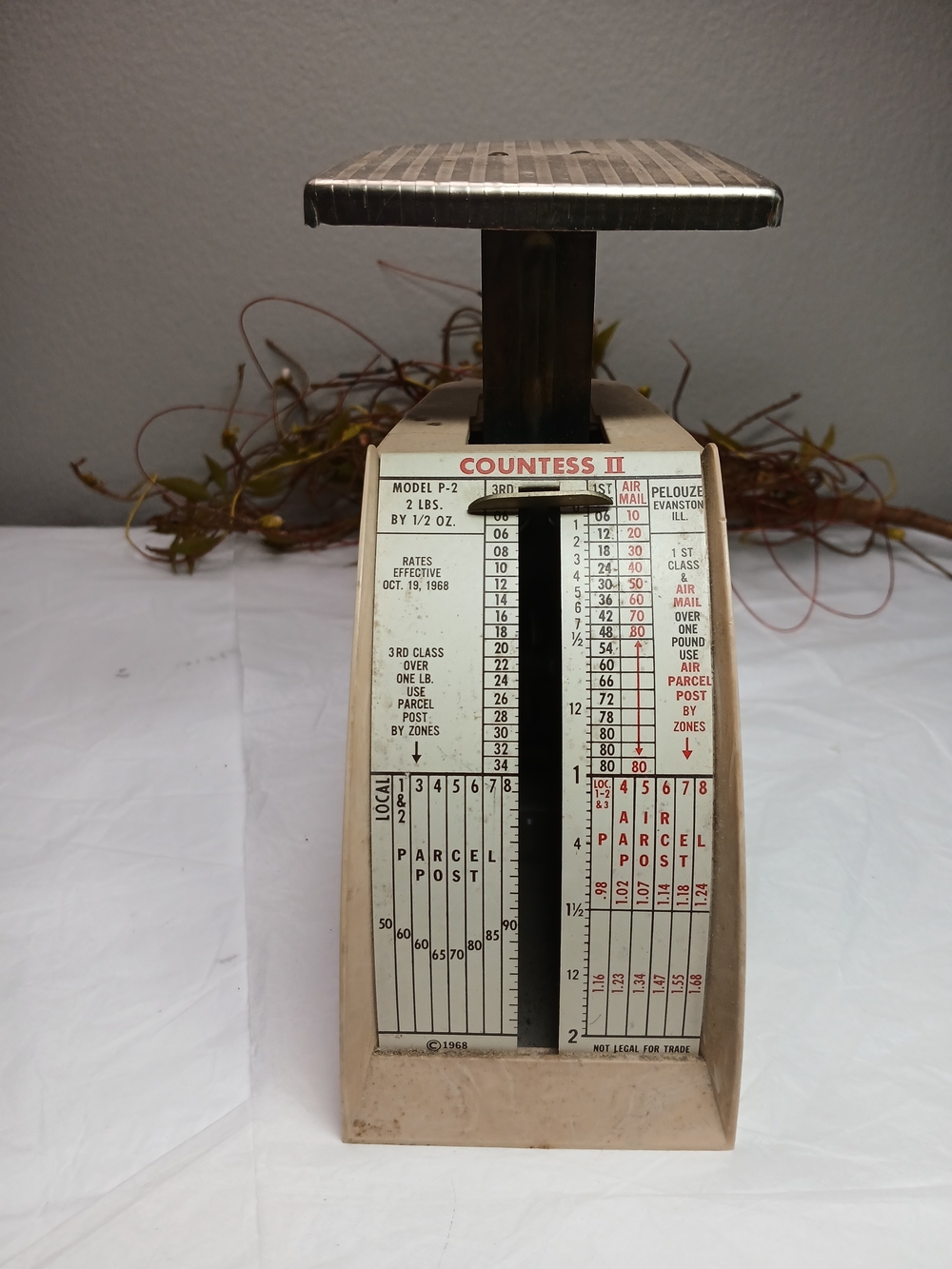Vintage Postal Scale in Beige Contessa II